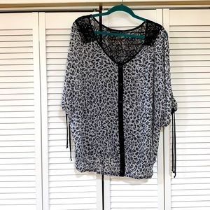 Gently worn Maurices Size 3X Blouse